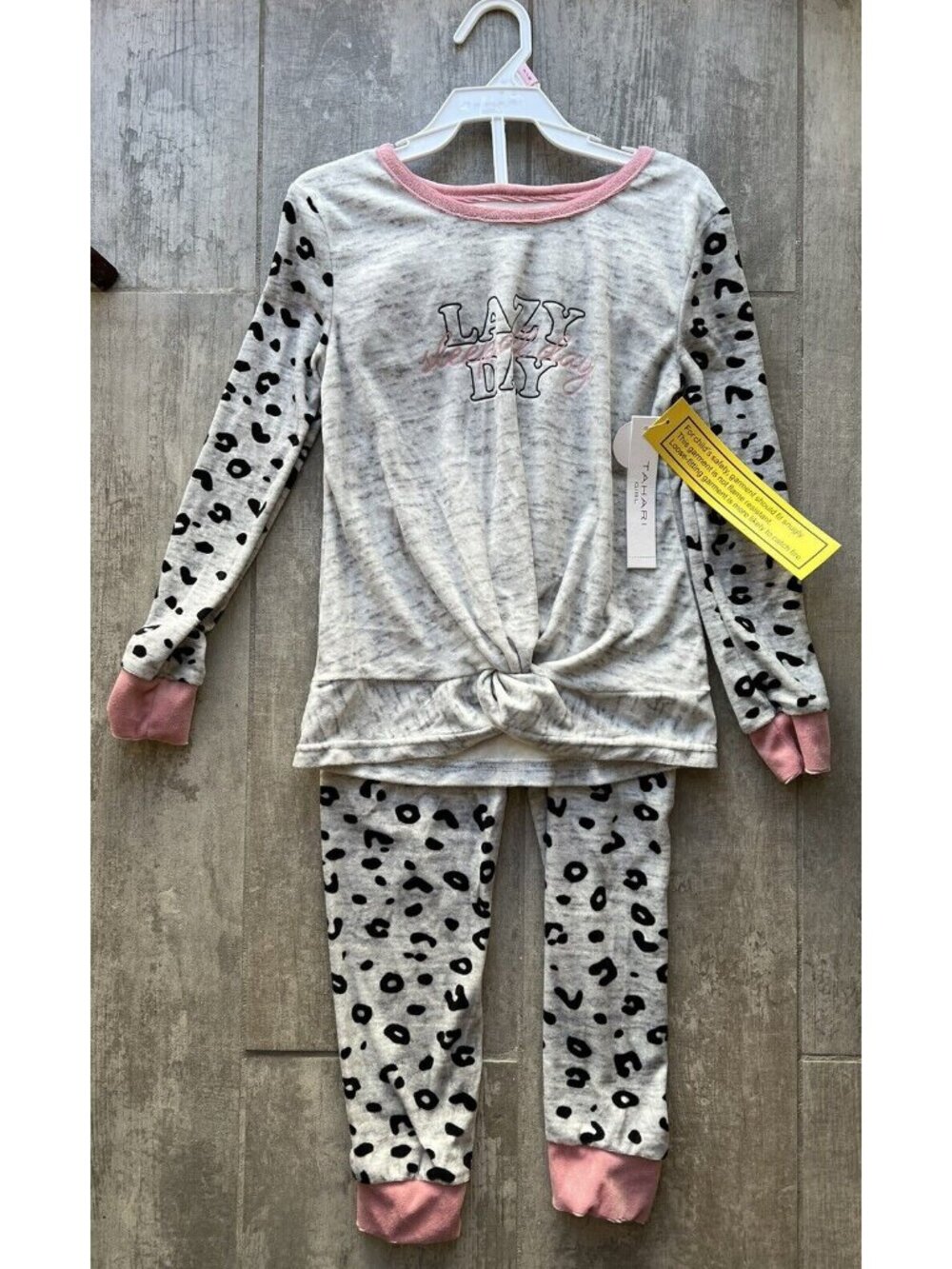 $42 TAHARI GIRL 2 Piece Pajama Set LAZY DAY Super Soft Velour Lounge Leopard 7 8